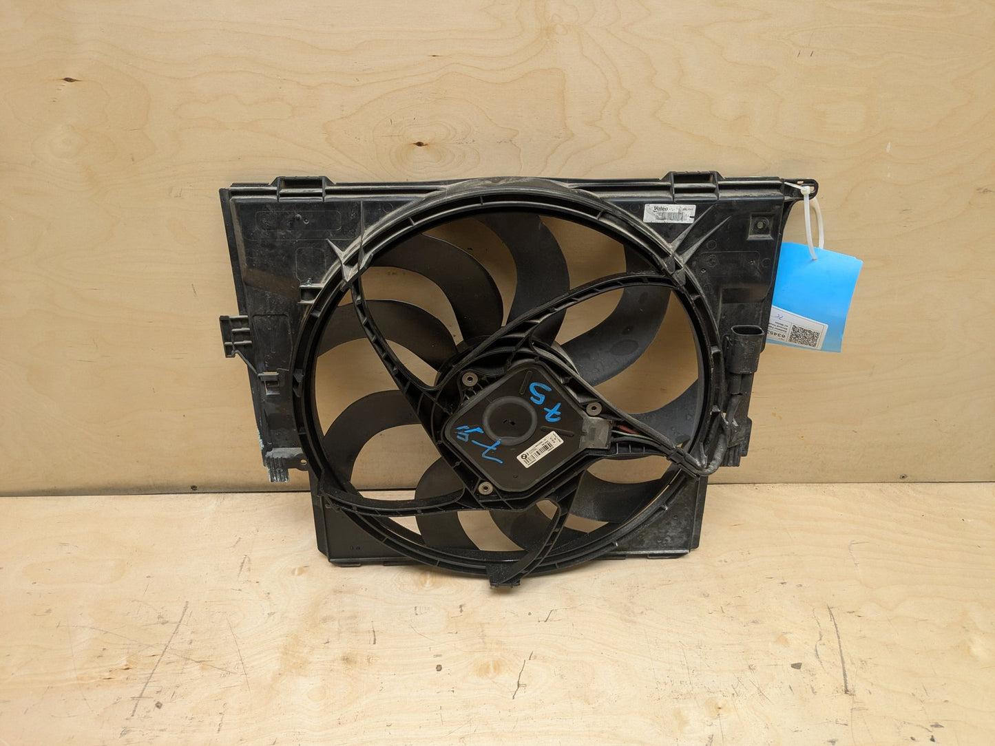 2012-2018 BMW 320i F30 Radiator Fan Shroud Housing w/ Motor 8641963