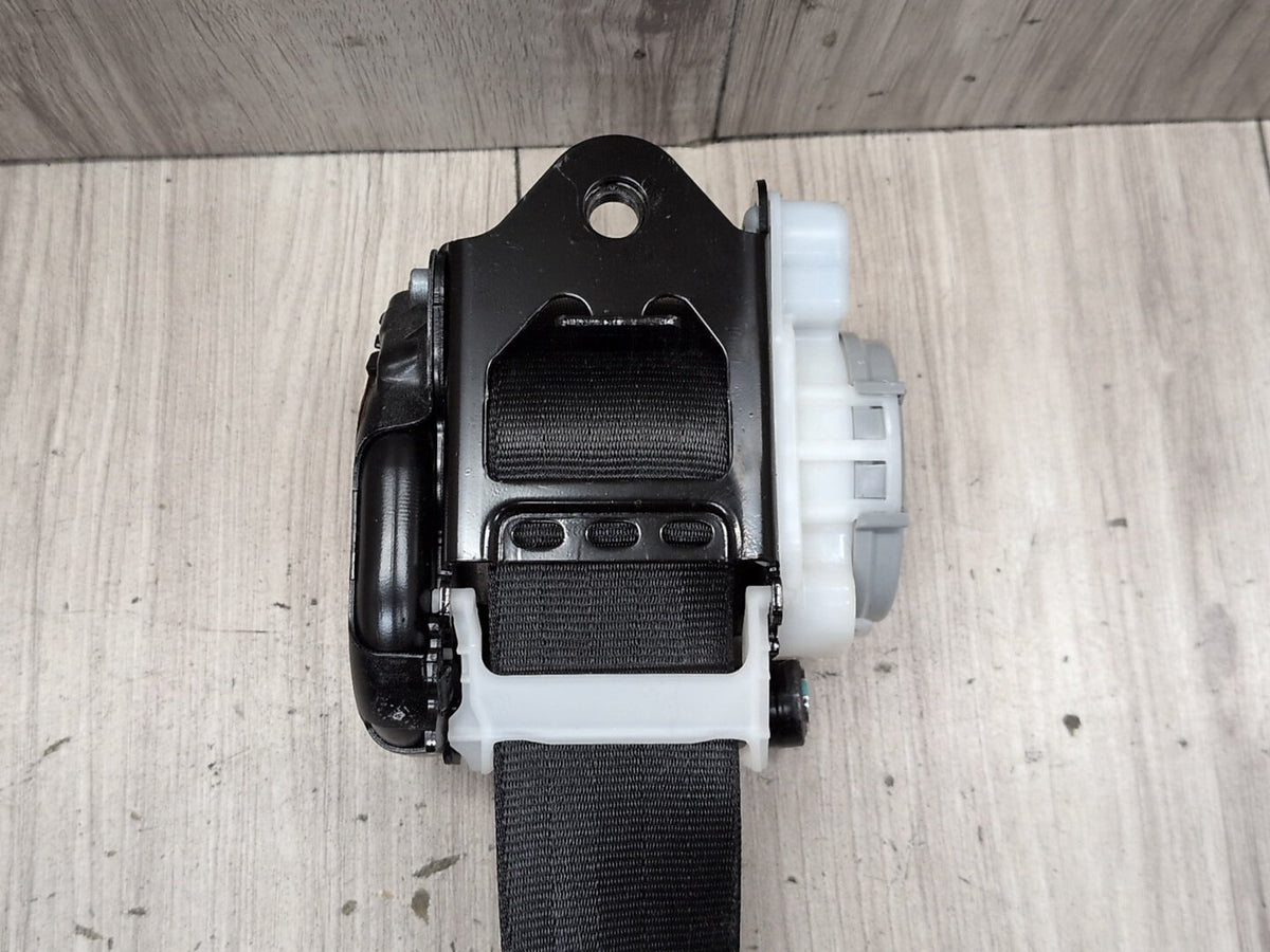 2015-2018 Audi Q3 8U Rear Left or Right Seatbelt Seat Belt Retractor 8U0857805A