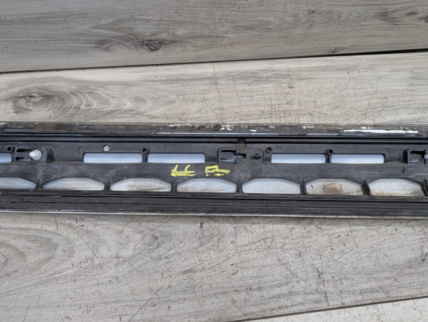 2009 - 2017 Audi Q5 8R Front Right Passenger Exterior Door Trim Molding 8R0853960L EA888