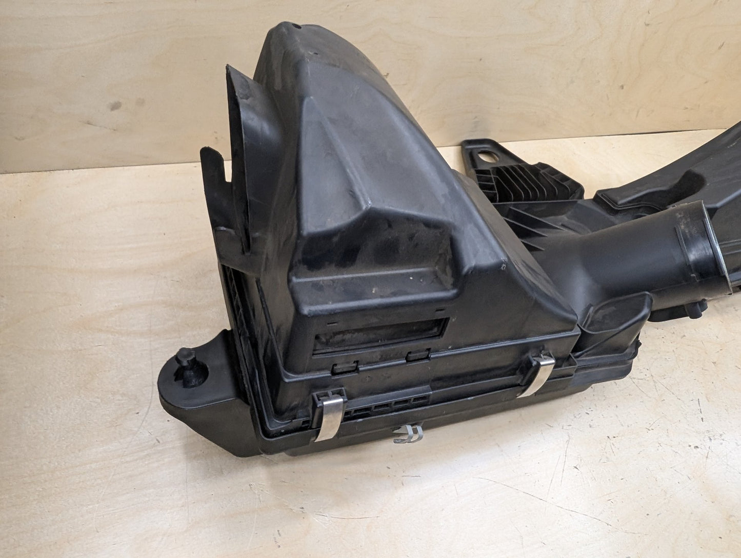 2012-2018 BMW F30 328i N47D20O1 Engine Air Filter Box Assembly 8507313