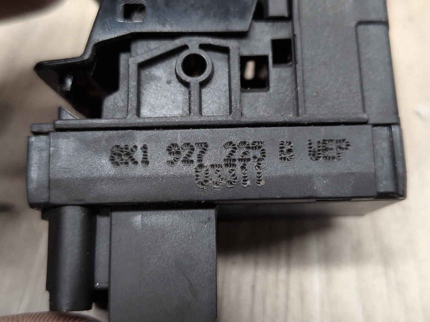 2008-2017 Audi S5 8T Emergency Parking Brake Switch 8k1927225b