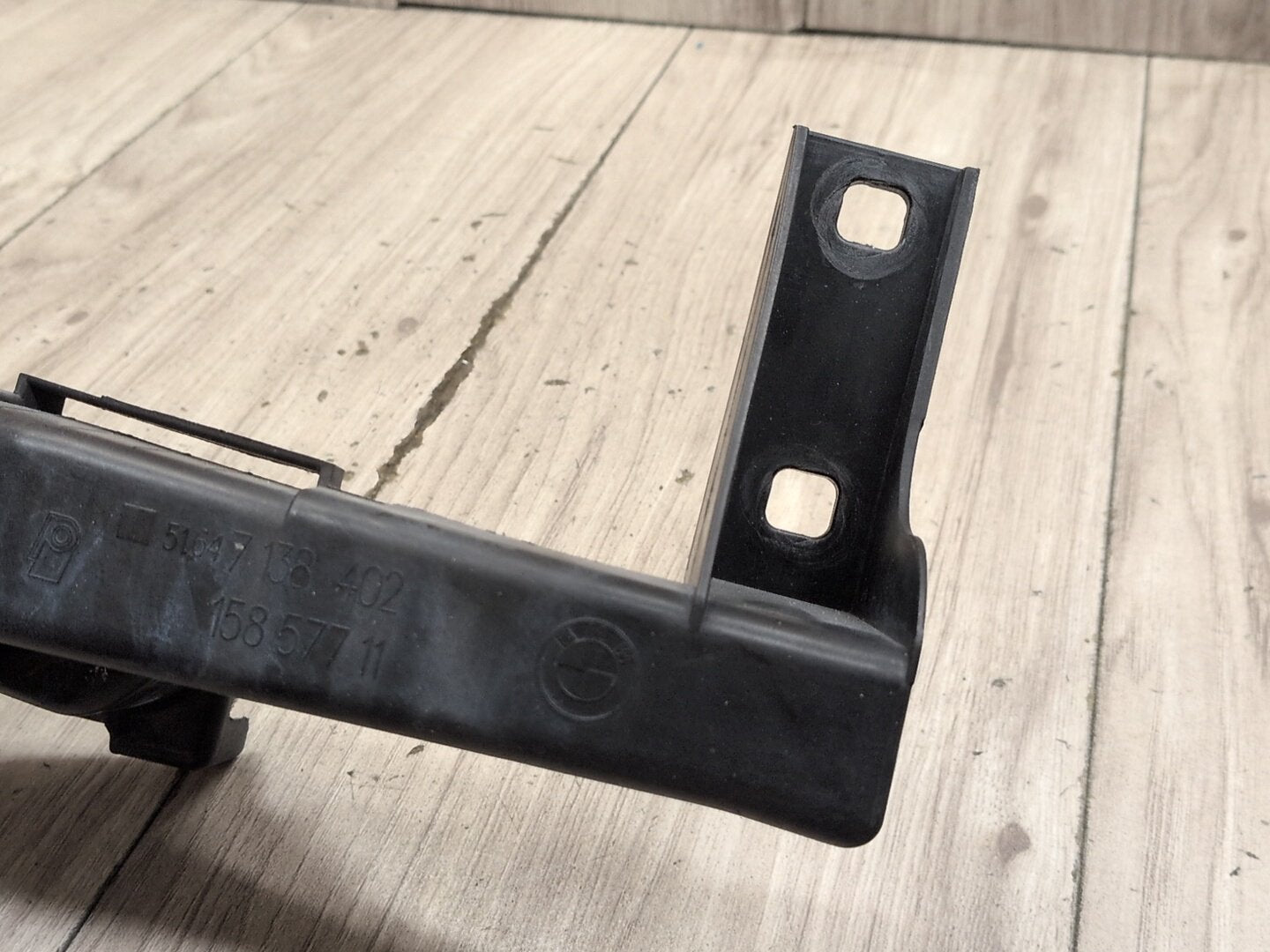 09-11 BMW E90 E91 LCI Front Left Driver Headlight Arm Bracket Mount Plastic