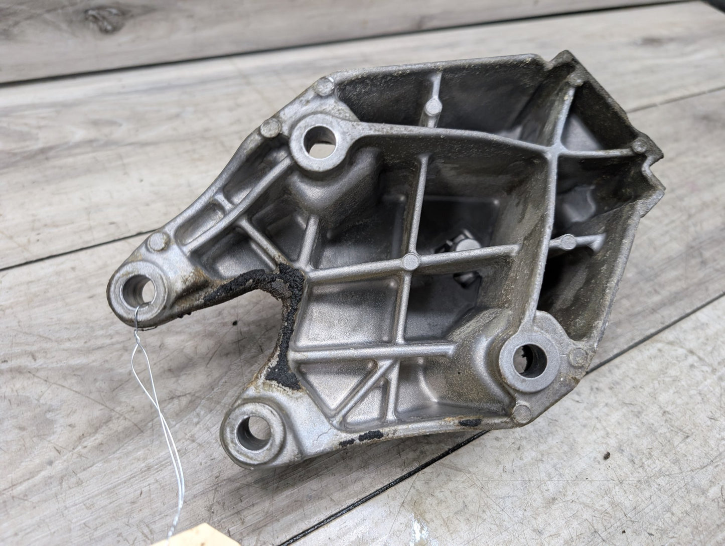 BMW G20 G22 G26 G30 G01 B46 Left Driver Engine Bracket Support Mount 6864595