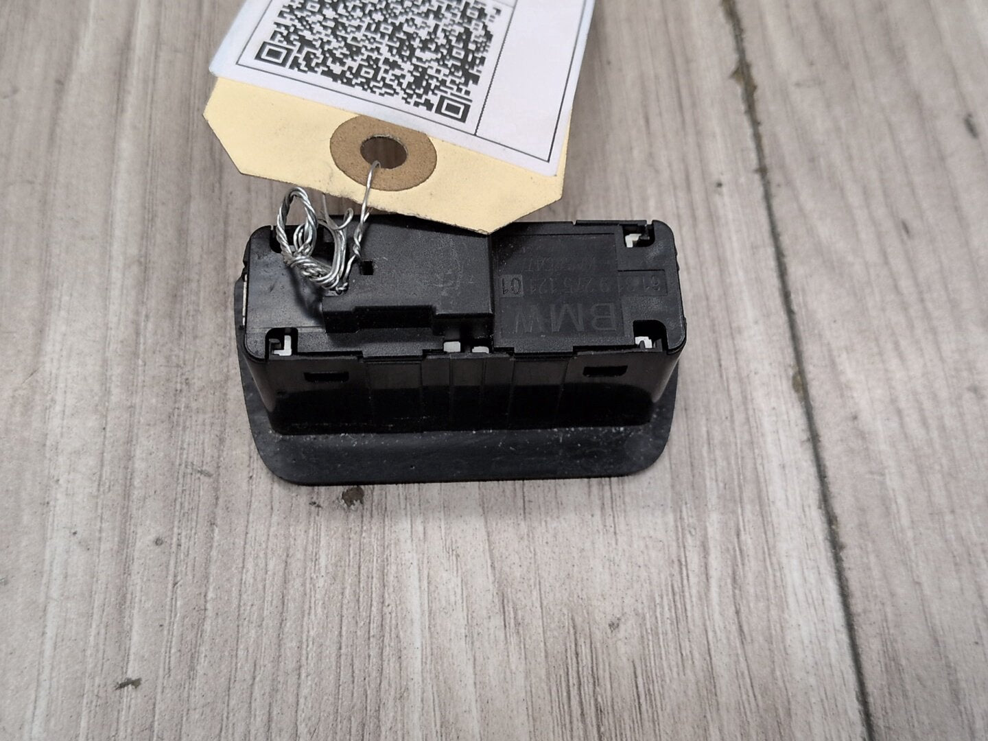 OEM BMW F02 F10 F15 F48 F90 G01 G20 G30 G80 X3 Rear Trunk Lid Center Lock Switch