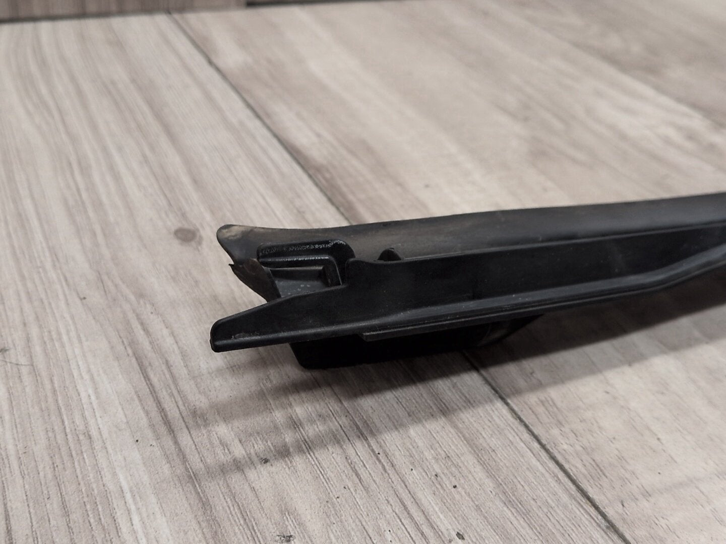 2019 - 2026 BMW X5 G05 Right Passenger Side Windshield Drip Molding Trim 7463528 N63B44M3