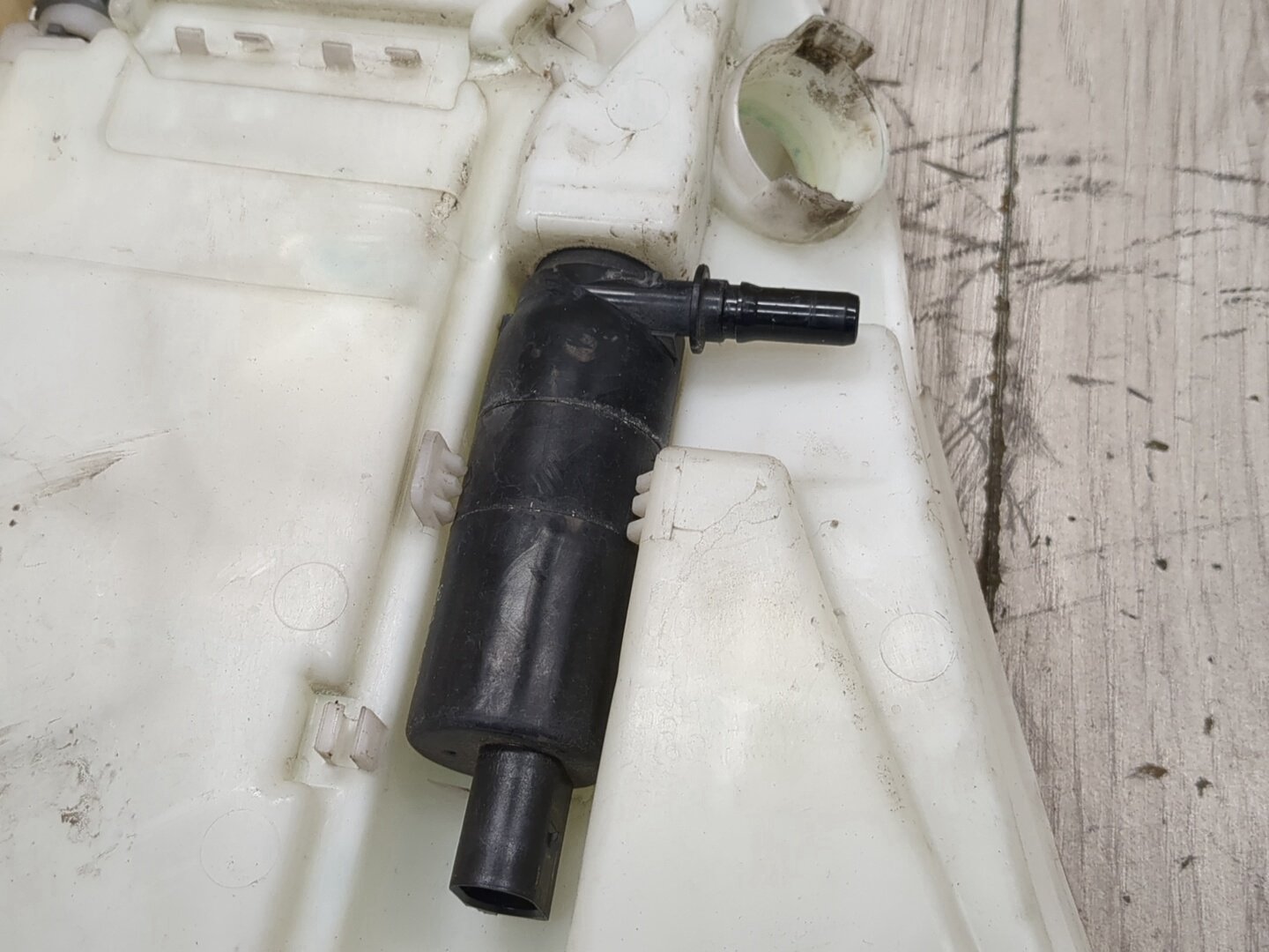 OEM BMW F01 F02 F06 F07 F10 F13 Windshield Washer Fluid Tank Reservoir