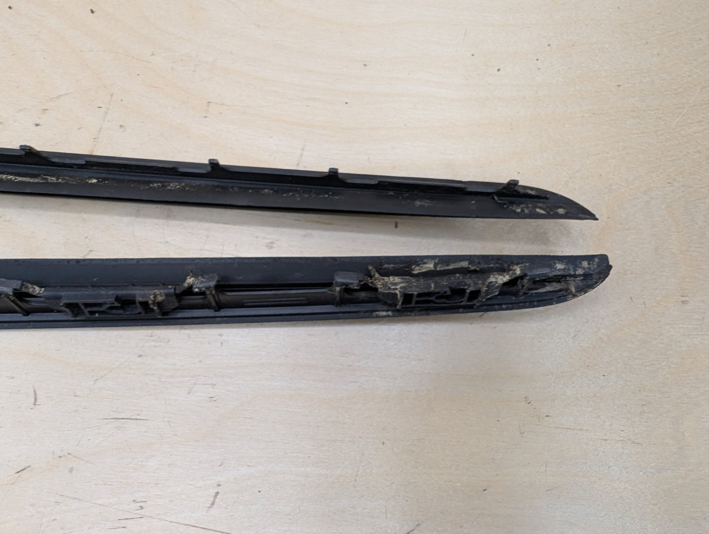 2012-2018 BMW 328i F30 Front Left Right Side Windshield Drip Trim Molding SET 7258187