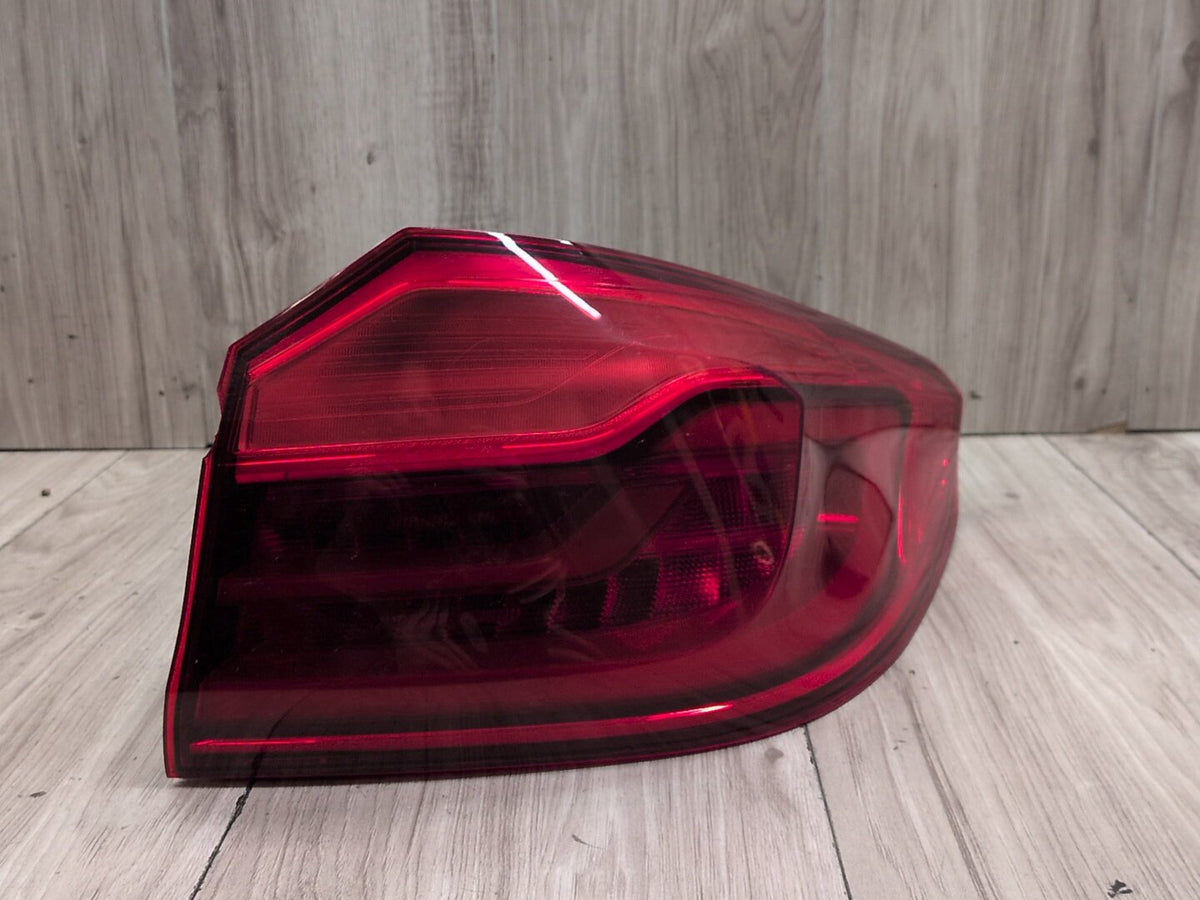 17-20 OEM BMW F90 G30 530 540 M550 M5 Rear Passenger Side Outer Tail Light