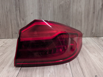17-20 OEM BMW F90 G30 530 540 M550 M5 Rear Passenger Side Outer Tail Light