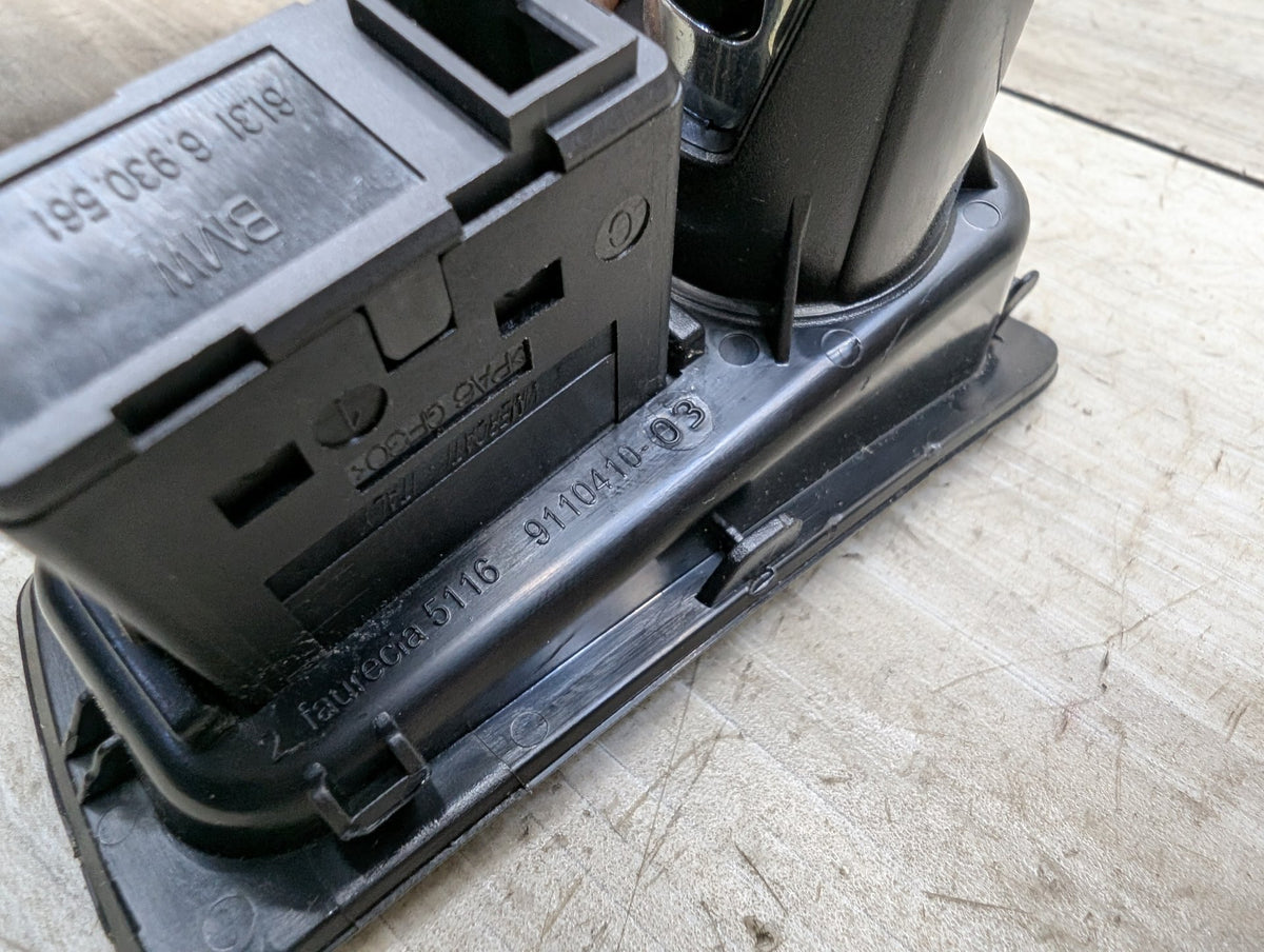 2008-2013 BMW 128i E82 AUX/ USB Charger Port Socket 6930561 OEM