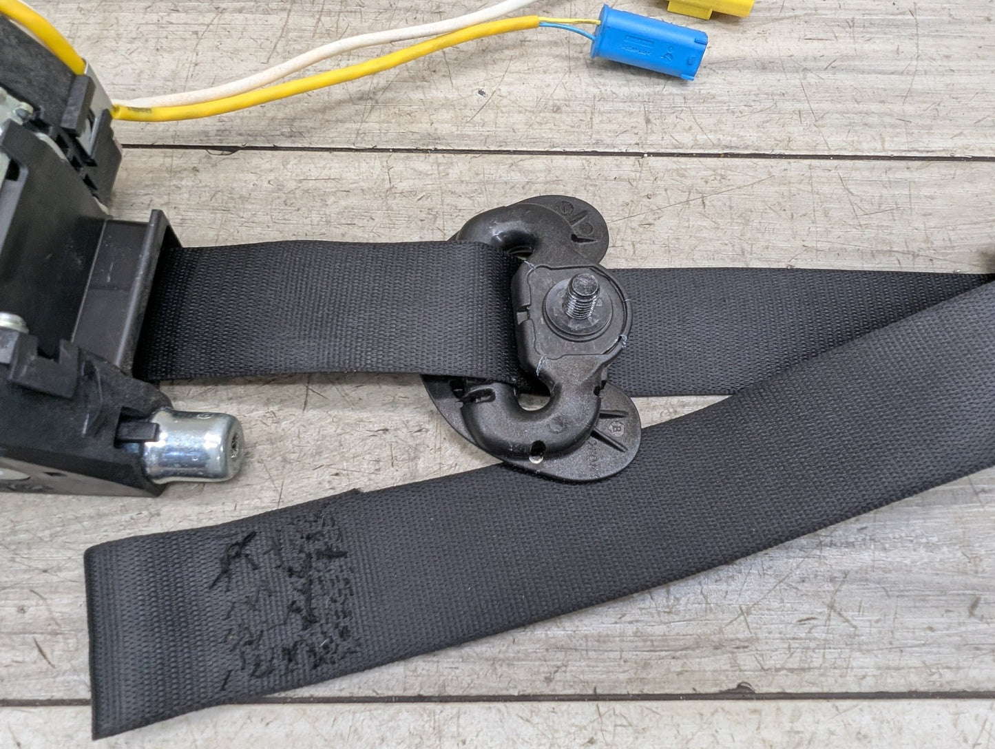 08-13 OEM BMW E82 128 135 Front Right Passenger Seat Belt Seatbelt Retractor