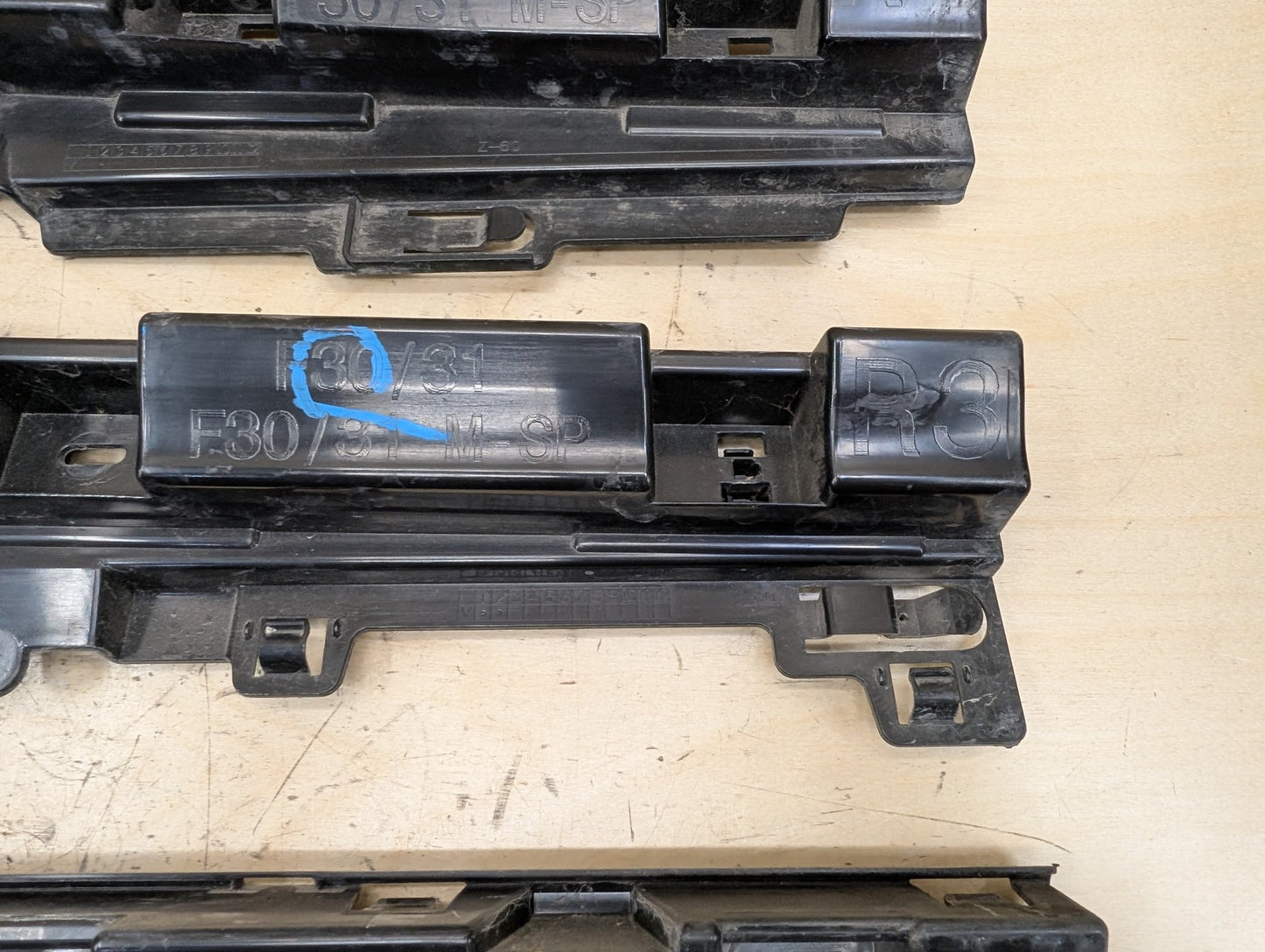 2012-2018 BMW 320i F30 Right Passenger Side Skirt Rocker Panel Brackets SET 7256920