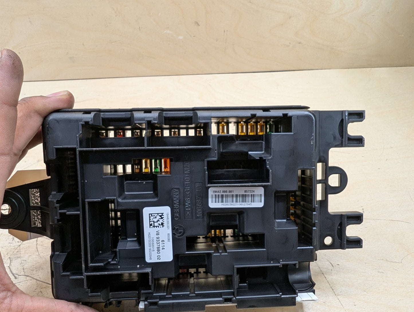 2012-2018 BMW 320i F30 Rear Power Distribution Fuse Box 9337880
