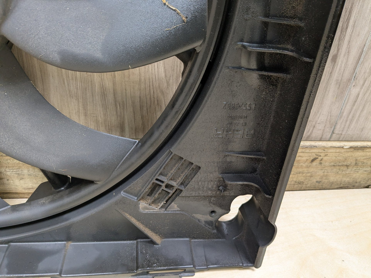 2008-2010 BMW 535i E60 Radiator Fan Shroud Housing w/ Motor 7603658 850w