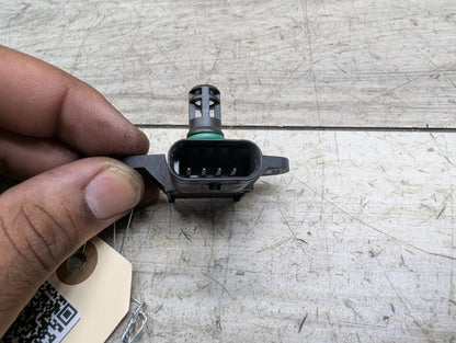 2014 - 2018 BMW X5 F15 Manifold Absolute Pressure (MAP) Sensor 7599042 N63B44O1