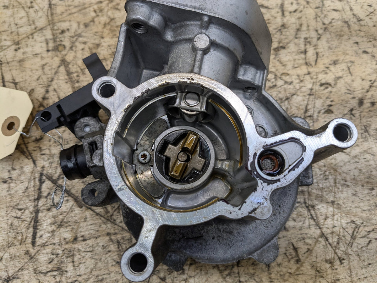 2012-2018 Audi C7 A6 CYNB Engine Motor Vacuum Pump 06L145100F