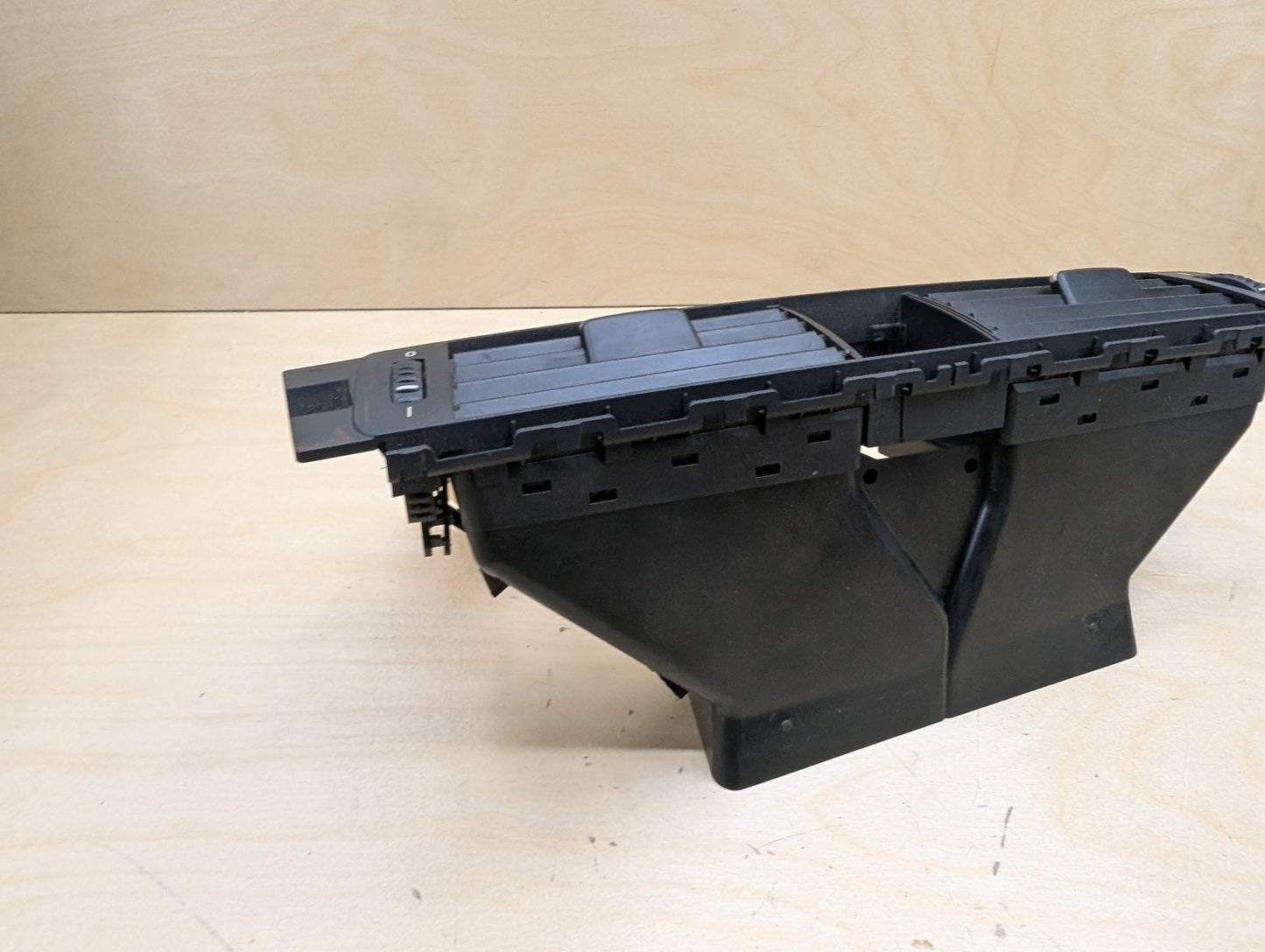 2007-2013 BMW 335i E93 Dashboard Dash Board Middle Center Air Vent 9151175