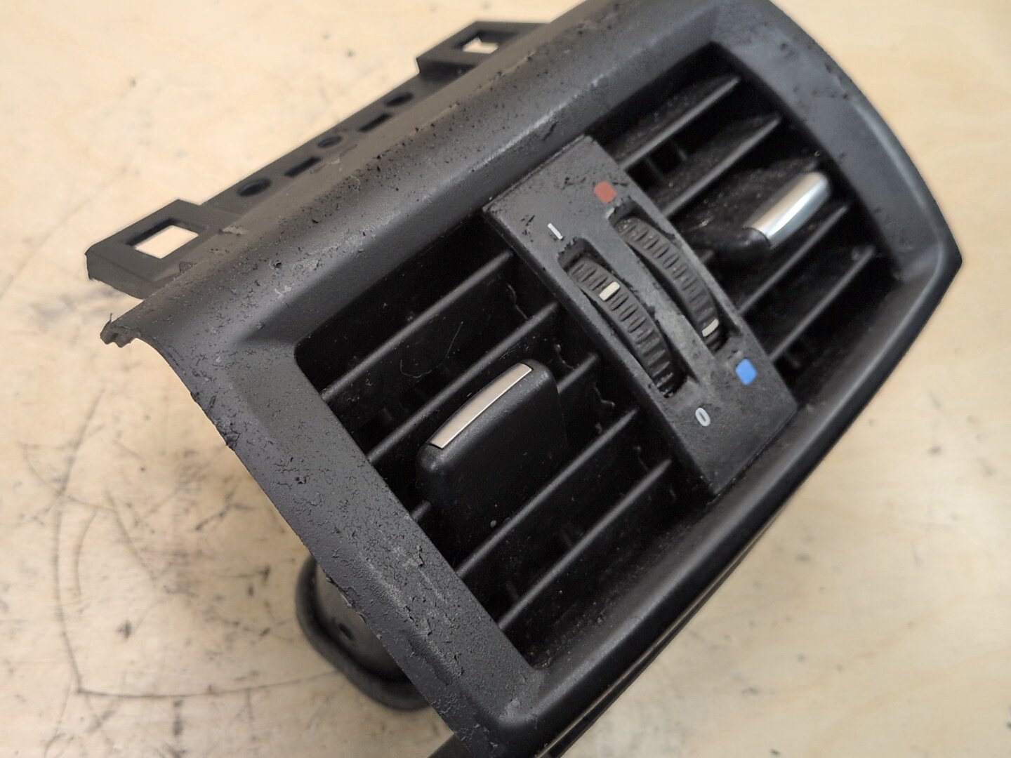 11-18 OEM BMW F25 F26 X3 X4 Rear Center Console AC Air Vent Grille Black