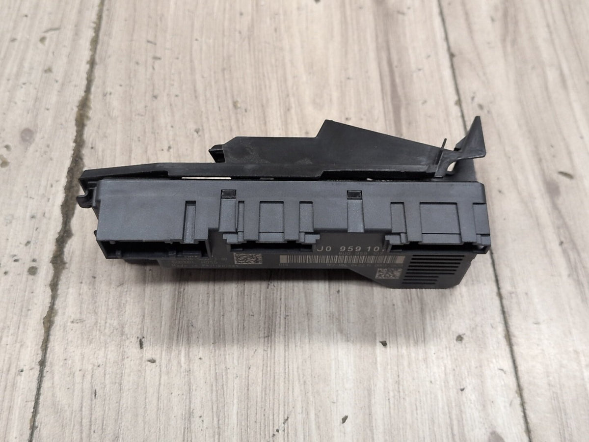 15-18 Audi Q3 Power Trunk Liftgate Control Module 8U0959107
