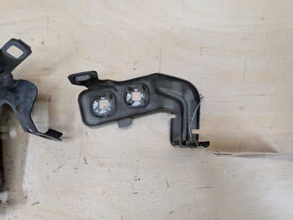 15-20 OEM BMW F80 F82 F83 M3 M4 Left Driver Fender Bracket Mount Carrier SET