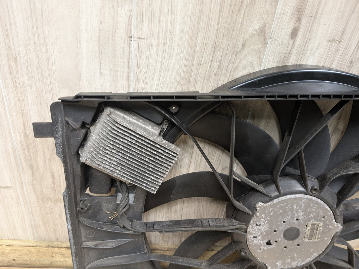 2009-2012 Mercedes-Benz E550 W212 Radiator Fan Shroud Housing w/ Motor A2125000493