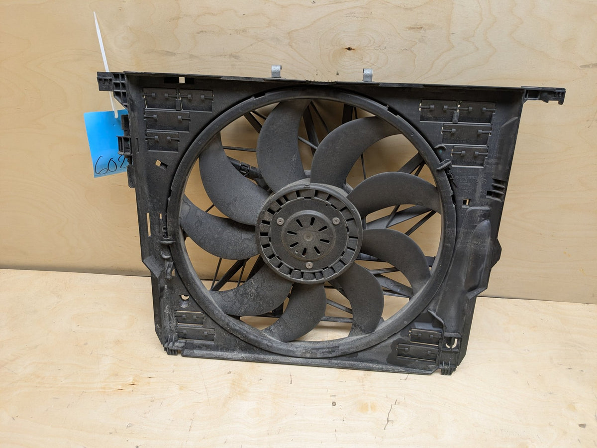 2017-2023 BMW 530i G30 Radiator Fan Shroud Housing w/ Motor 8509743