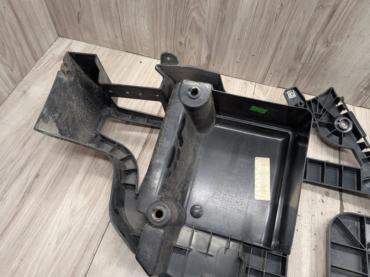 14-18 OEM BMW F85 X5M REAR Right Passenger Bumper Bracket Guide Support Mount