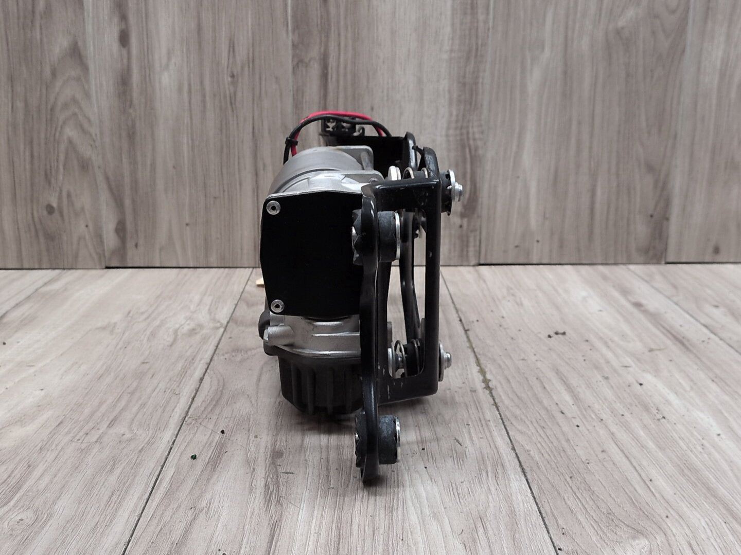 2015 - 2019 BMW X6 F86 Air Suspension Compressor Pump 6875177 S63B44T2