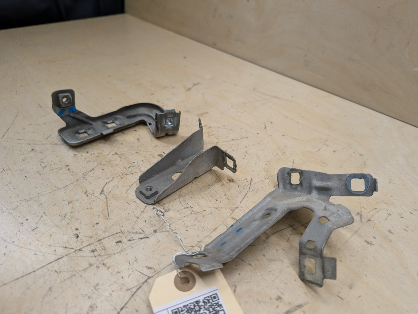 15-20 OEM BMW F80 F82 F83 M3 M4 Left Driver Fender Bracket Mount Carrier SET