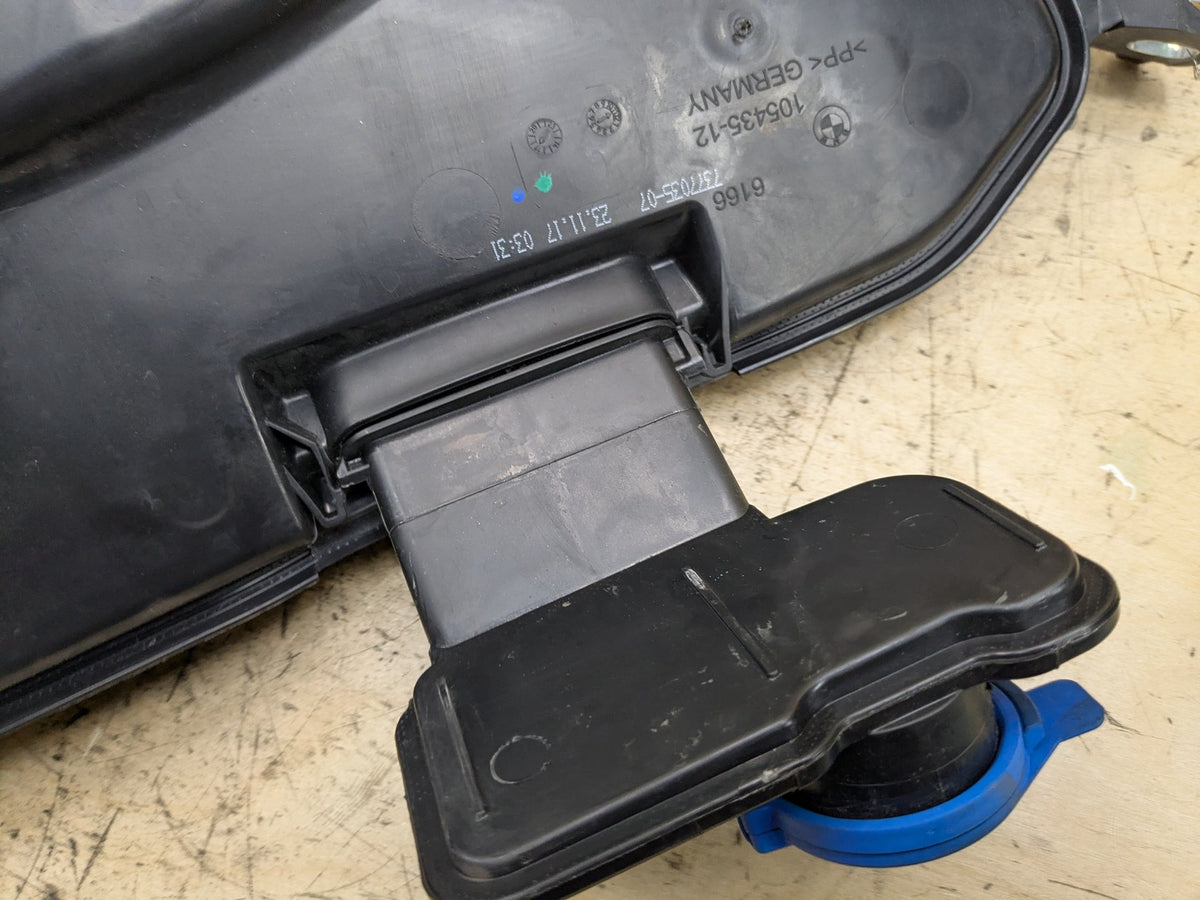 OEM BMW G12 G30 540 M550 750 M760 Windshield Wiper Washer Reservoir Tank Pump
