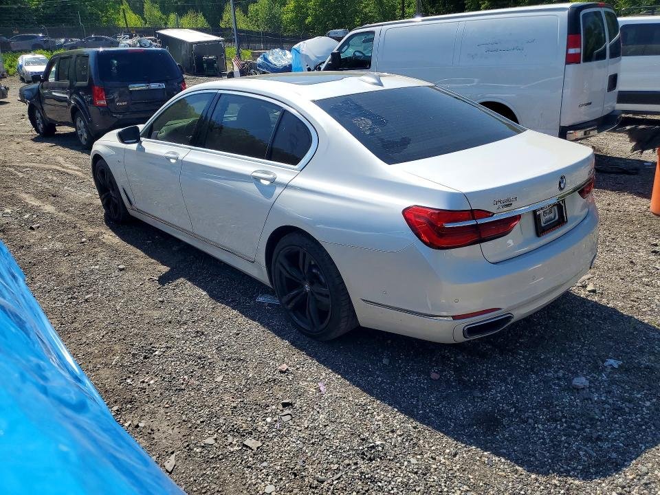 2016 BMW 750i G12