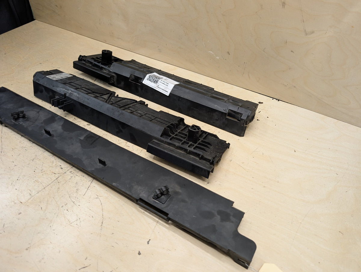 2012-2018 BMW 328i F30 Right Passenger Side Rocker Panel Brackets SET 8507422