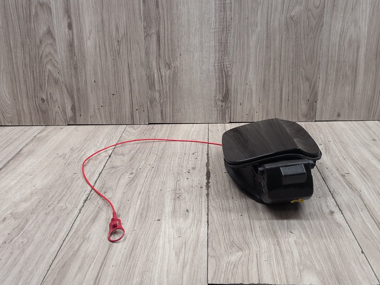 2015-2018 Audi Q3 8U Gas Cover Assembly 8U0809906C