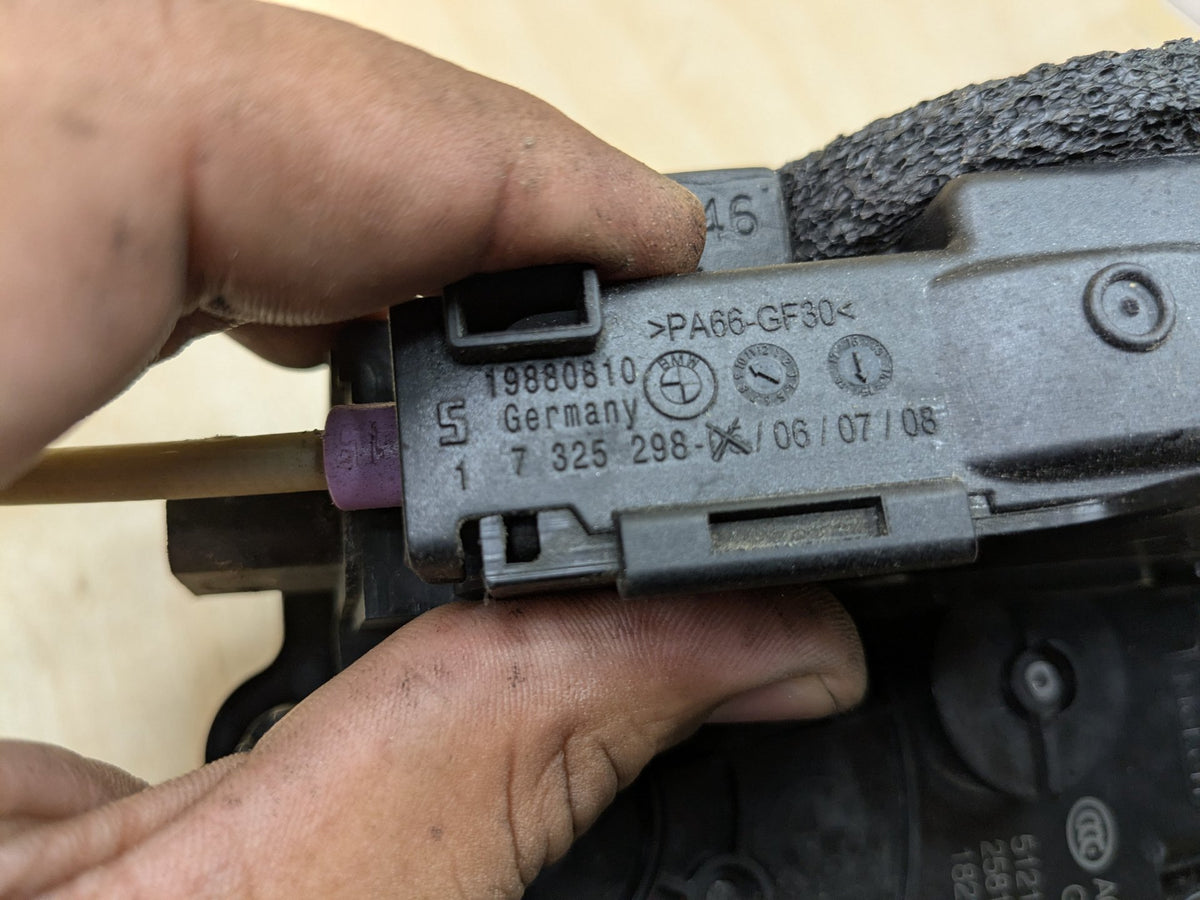 2016-2019 BMW 750Li G12 Rear Right Door Latch Lock Actuator 2581898 OEM