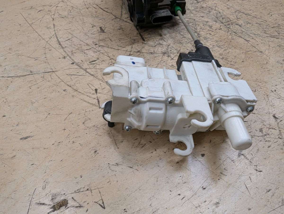 16-22 OEM BMW G11 G12 FRONT LEFT DRIVER Side Door Lock Latch Actuator SOFT CLOSE