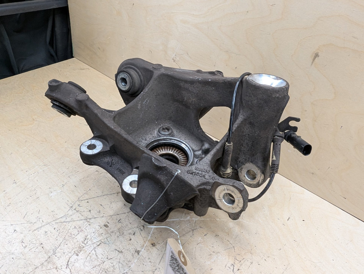 2016-2022 BMW 750i G12 Rear Left Driver Spindle Knuckle w/ Bearing 6865661