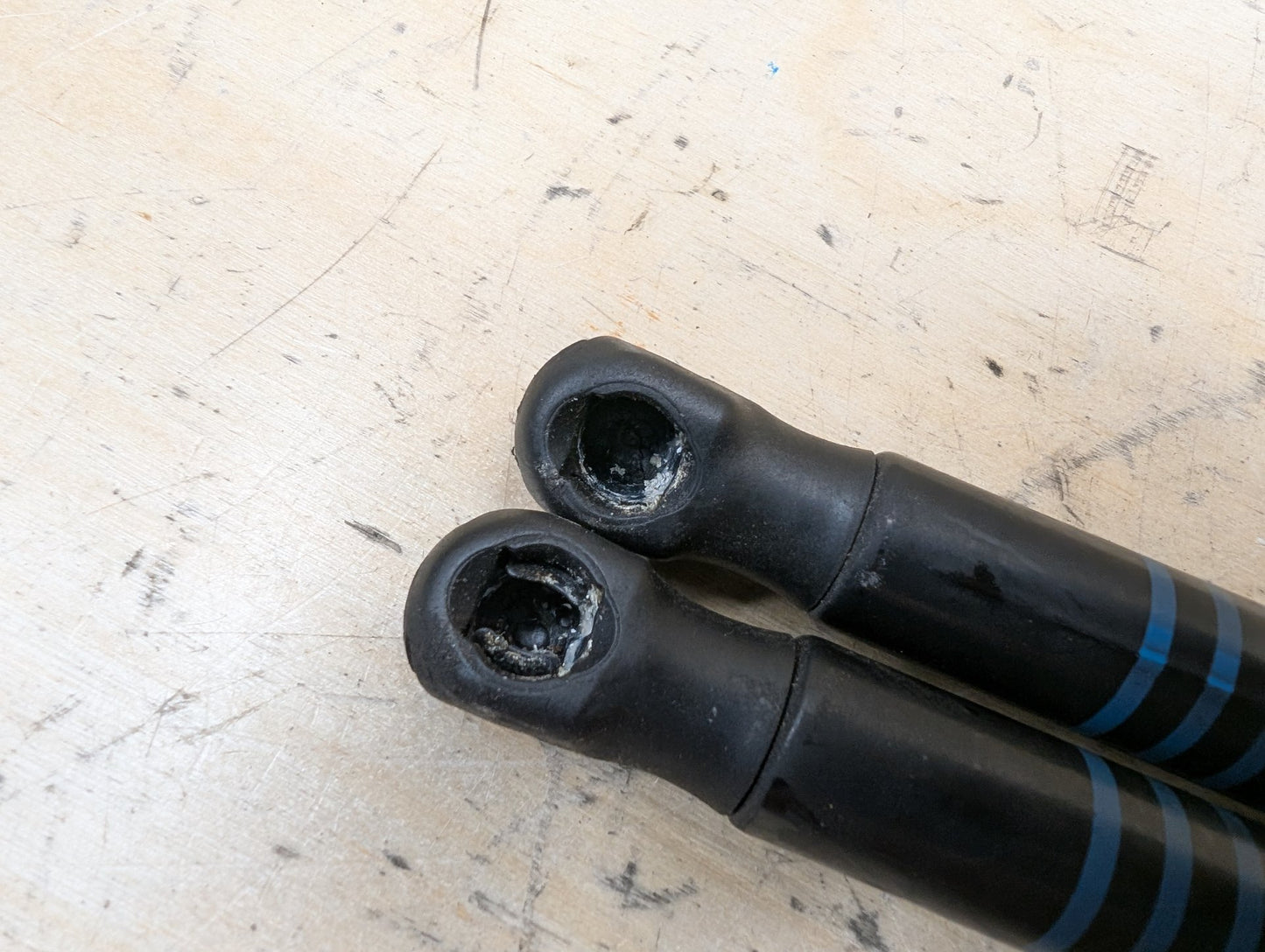2016-2022 BMW 750i G12 Left Right Hood Bonnet Gas Strut Shock Supports SET 7347402