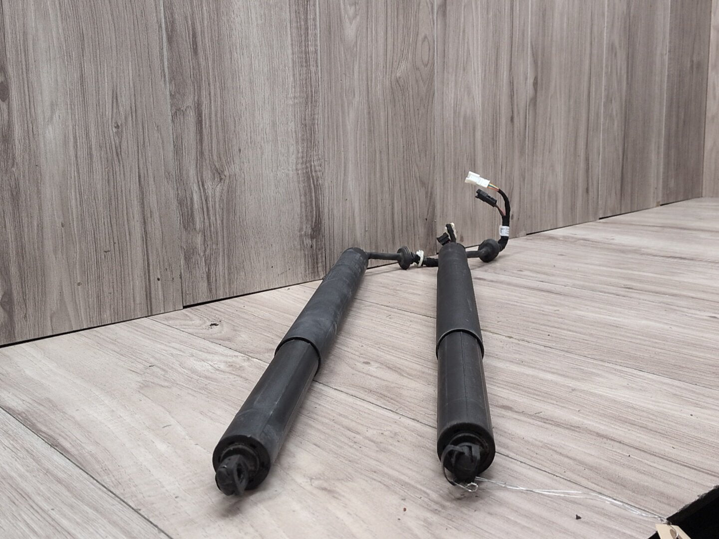 2019 - 2026 BMW X5 G05 Rear Left Right Liftgate Trunk Lid Strut Shock Supports SET 2760699 N63B44M3