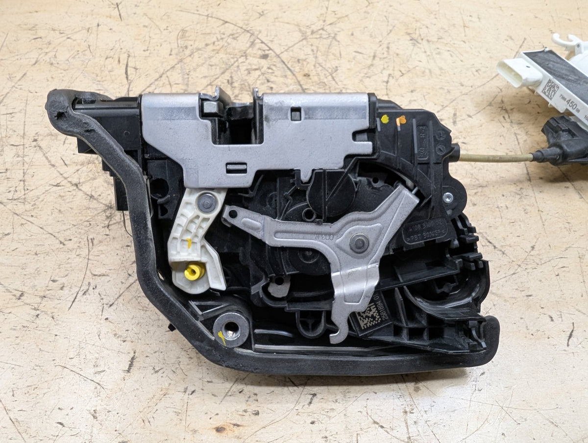 2016-2019 BMW 740i G12 Front Right Passenger Door Latch Lock Actuator w/ Soft Close 2581894 OEM