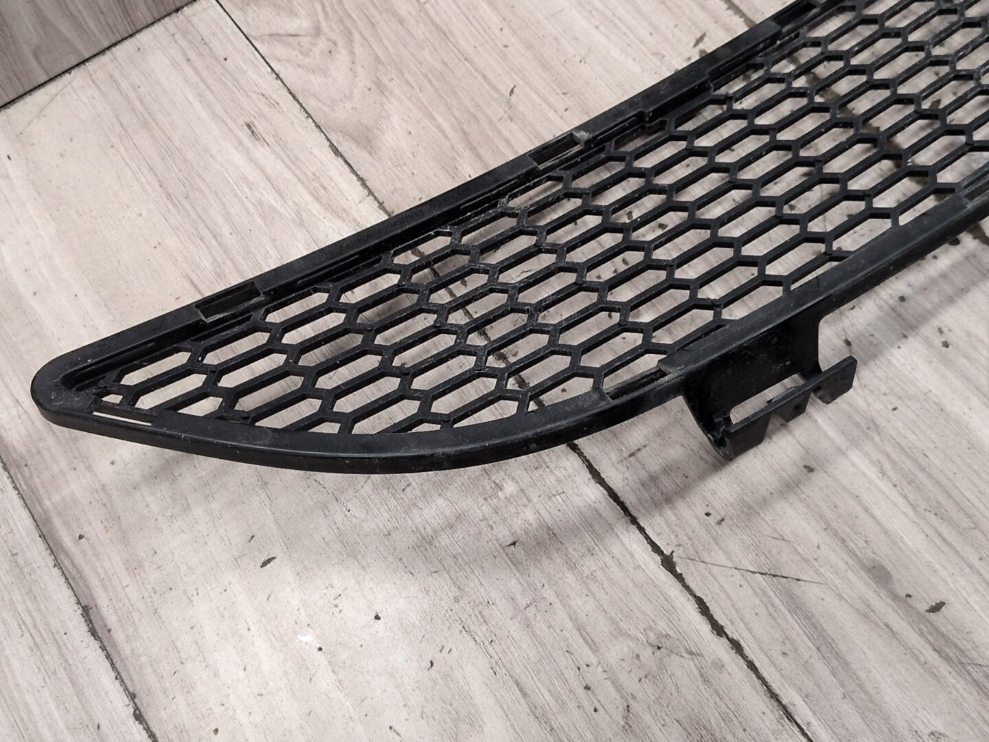 2004-2010 BMW M6 E64 Front Middle Center Bumper Cover Grille 7898287 OEM