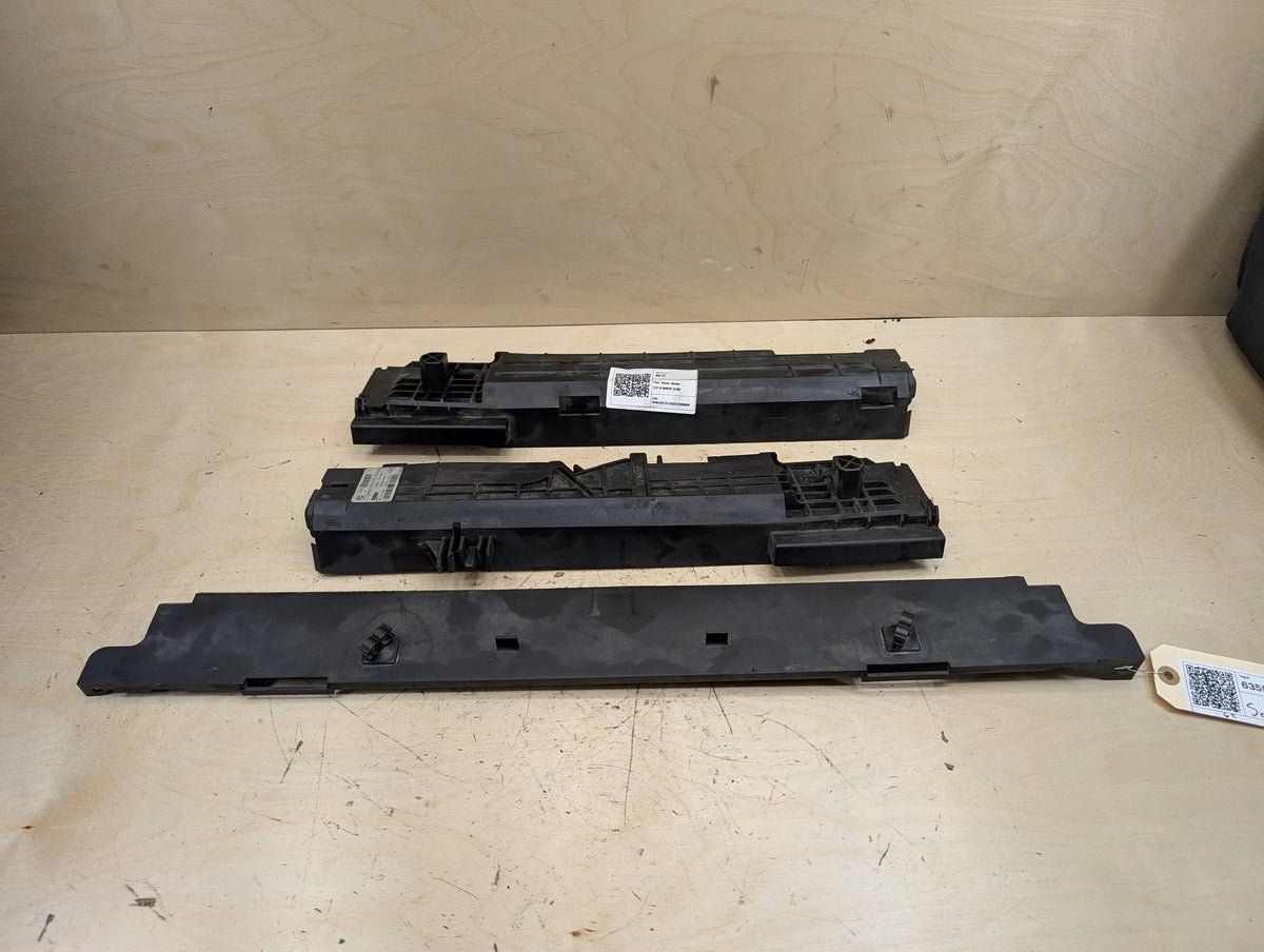 2012-2018 BMW 328i F30 Right Passenger Side Rocker Panel Brackets SET 8507422
