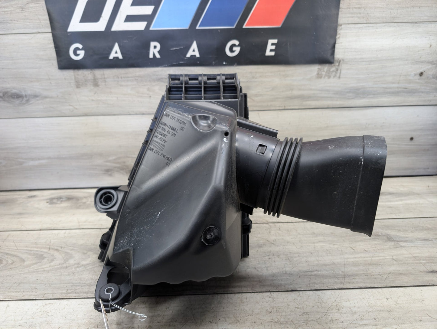 2011 - 2016 BMW 528i F10 Engine Air Filter Box Assembly 7590592 N20B20O0