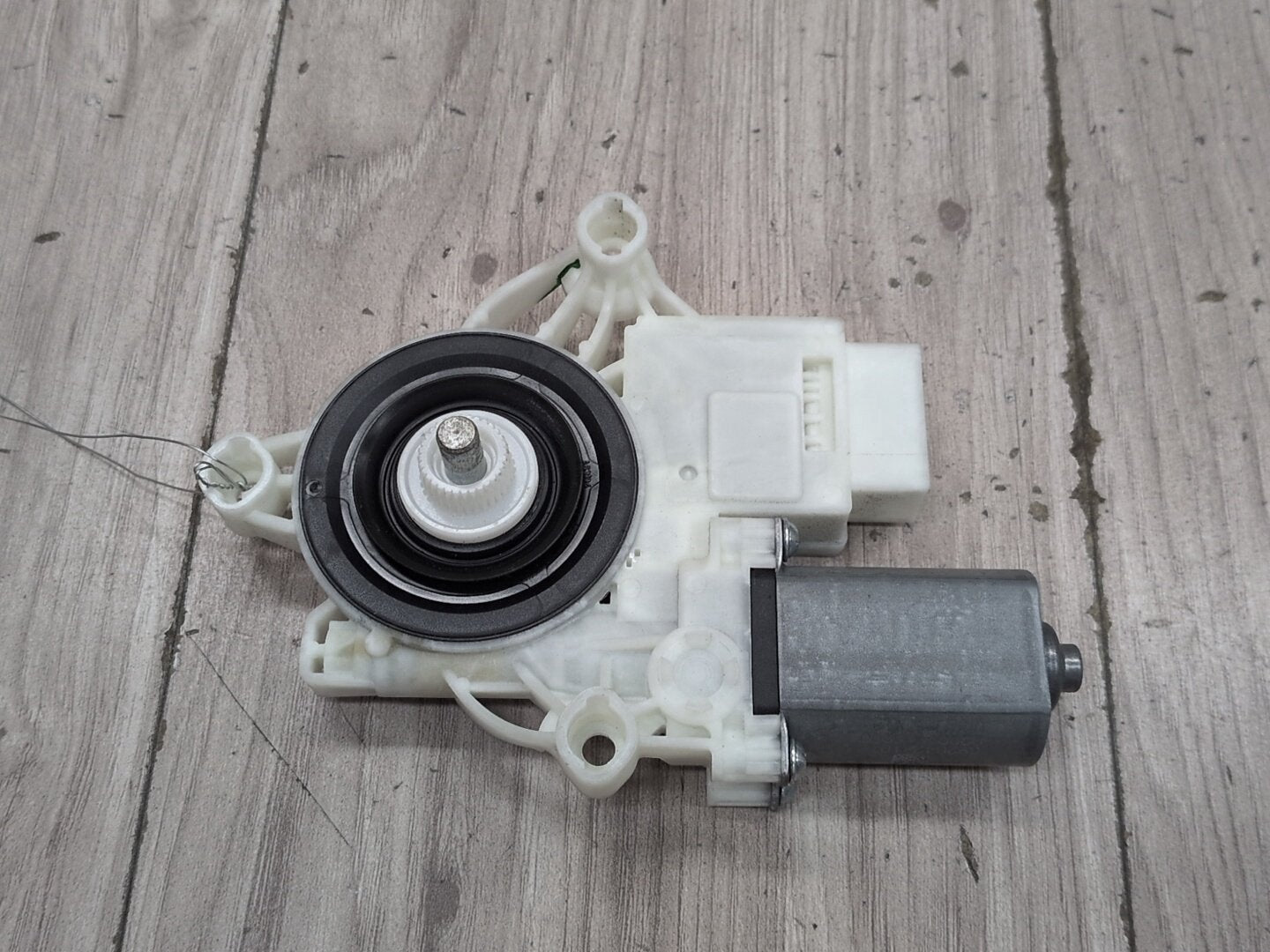 2019 - 2026 BMW X5 G05 Front Right Passenger Door Window Glass Regulator Motor 9479072 N63B44M3