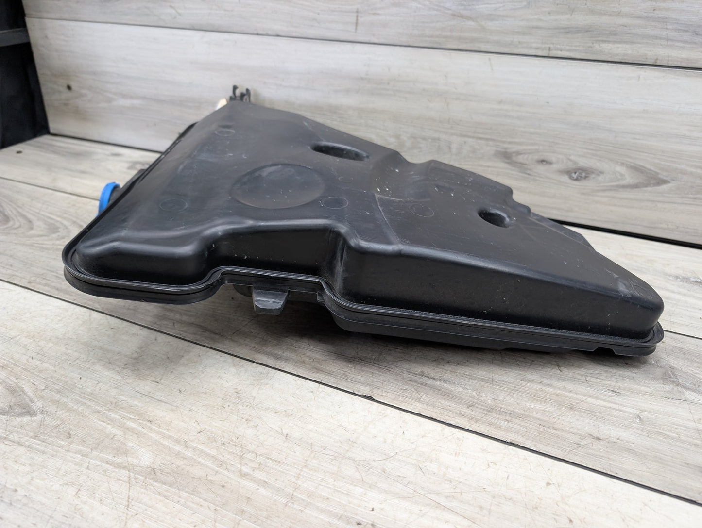 OEM BMW G12 G30 540 M550 750 M760 Windshield Wiper Washer Reservoir Tank Pump