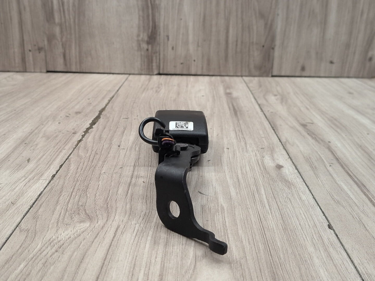 OEM BMW F90 M5 G30 530 540 M550 Rear Right Passenger Seatbelt Seat Belt Buckle