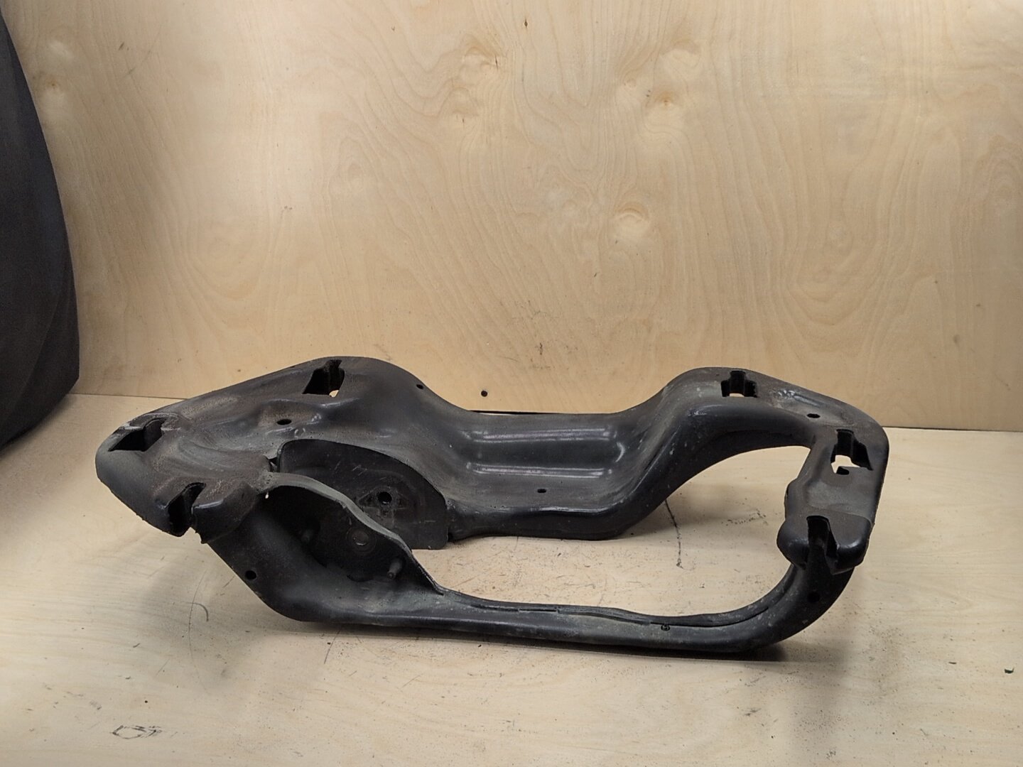 OEM BMW E70 F15 F16 F85 F86 X5 X6 Transmission Crossmember Support Mount Bracket
