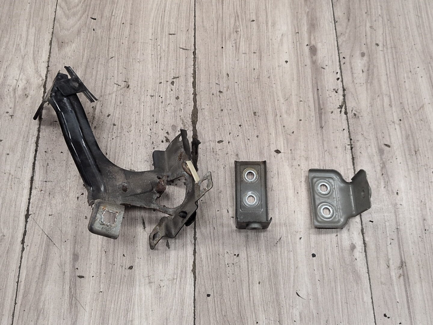 2016-2022 BMW 750i G12 Front Left Driver Fender Brackets SET 7413401 OEM