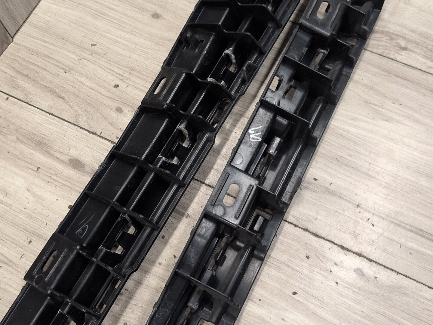 2012-2018 BMW M6 F06 Left Driver Side Skirt Rocker Panel Brackets SET 7276347