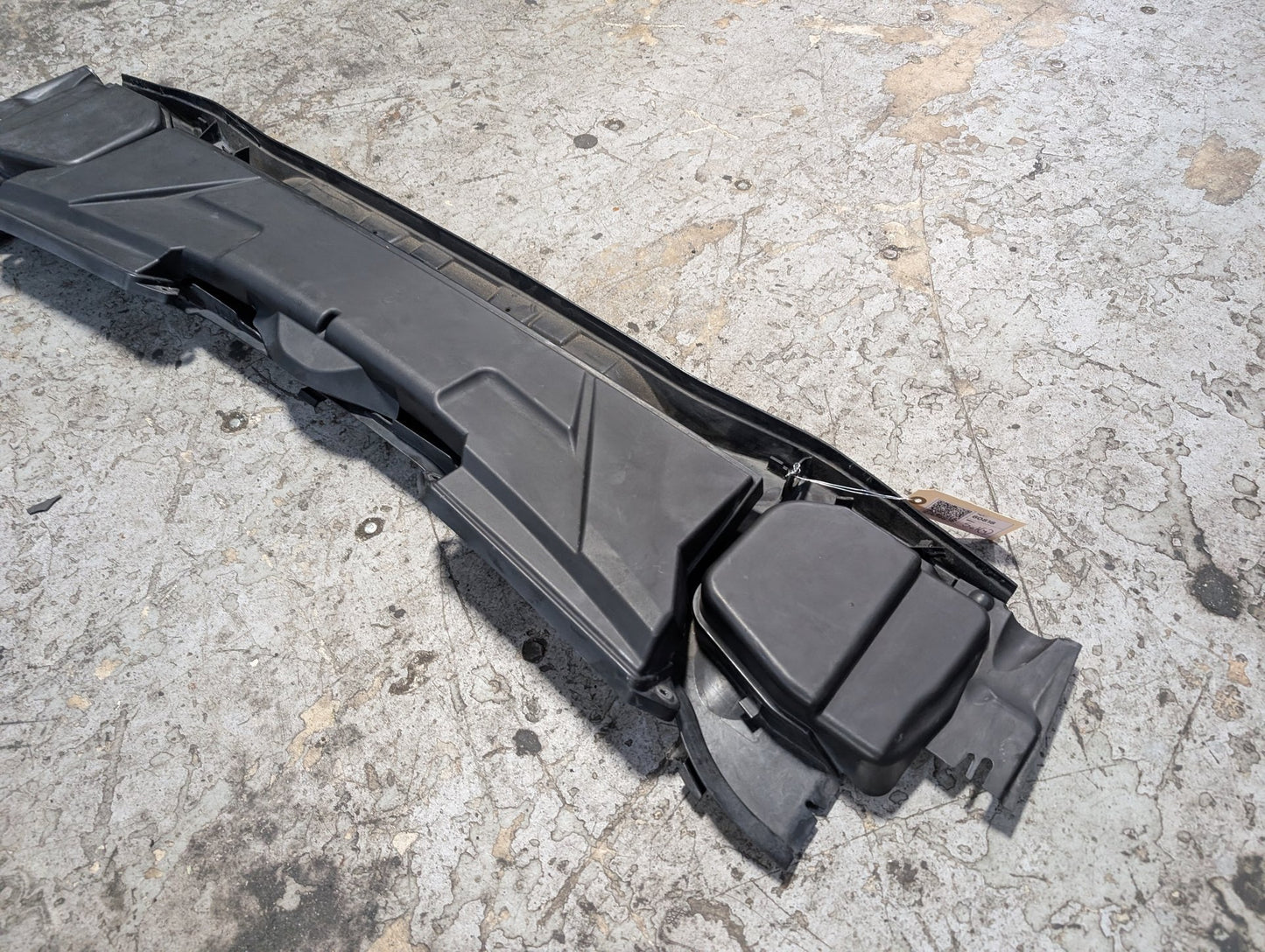 08-13 OEM BMW E82 E88 128 135i Lower Upper Cowl Housing Panel Cabin Air Filter