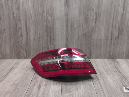 2009-2012 Mercedes-Benz E550 W212 Rear Left Driver Outer Tail Light A2129060758